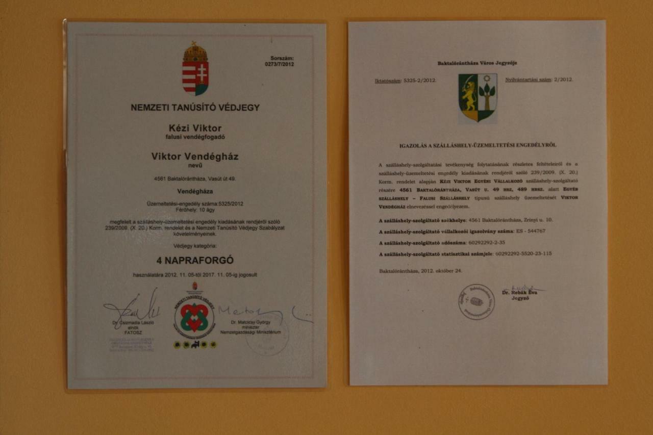 Viktor Vendeghaz Es Apartmanhaz Baktaloranthaza Exterior foto